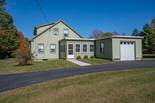 12 Pound Rd in Hollis, NH - Building Photo