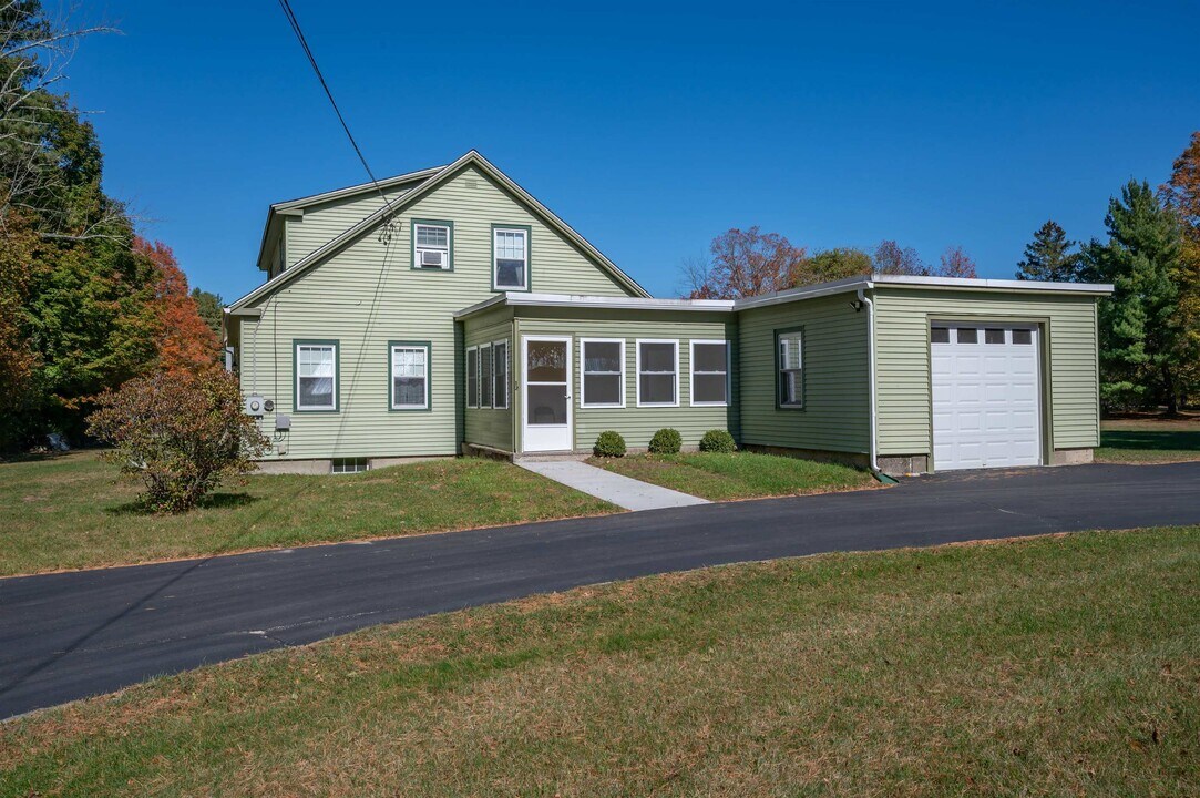 12 Pound Rd in Hollis, NH - Building Photo