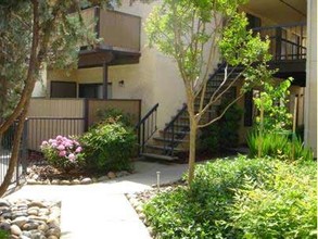 Oak Garden Apartments in Sacramento, CA - Building Photo - Building Photo