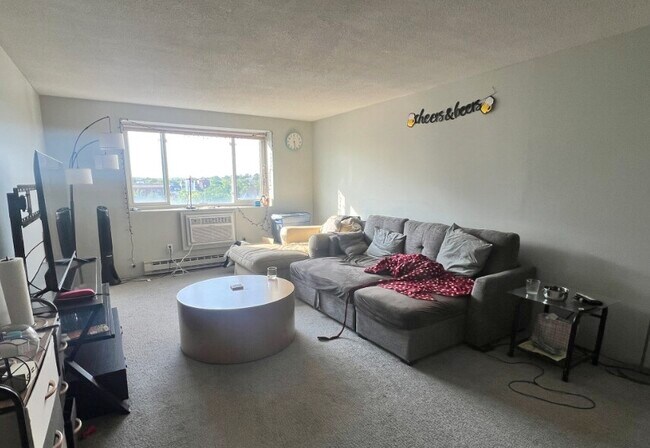 84 Beacon St, Unit 42T in Somerville, MA - Building Photo - Building Photo