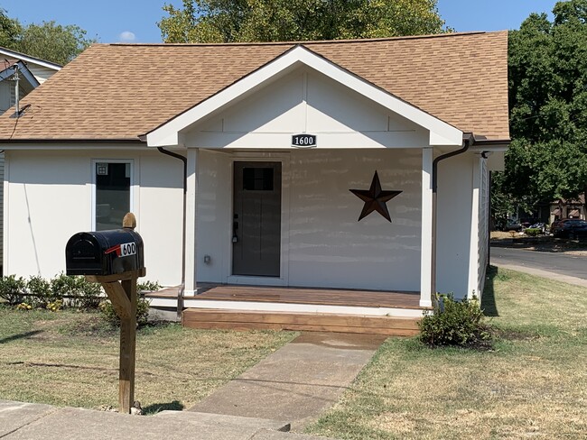 property at 1600 Underwood St