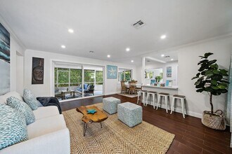 722 SW 25th Pl in Boynton Beach, FL - Foto de edificio - Building Photo