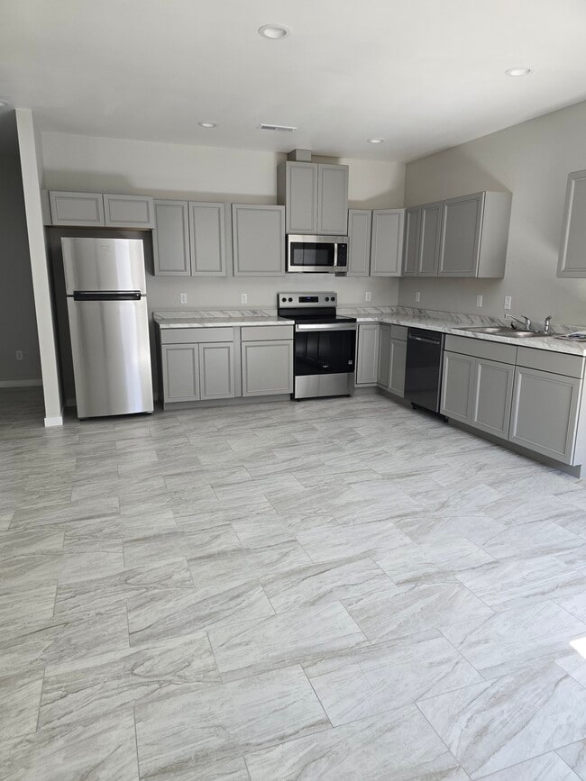 2210 S 1st Ave, Unit 2210 in Union Gap, WA - Building Photo - Building Photo