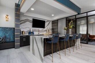 Residences at The Grove in Dallas, TX - Foto de edificio - Building Photo