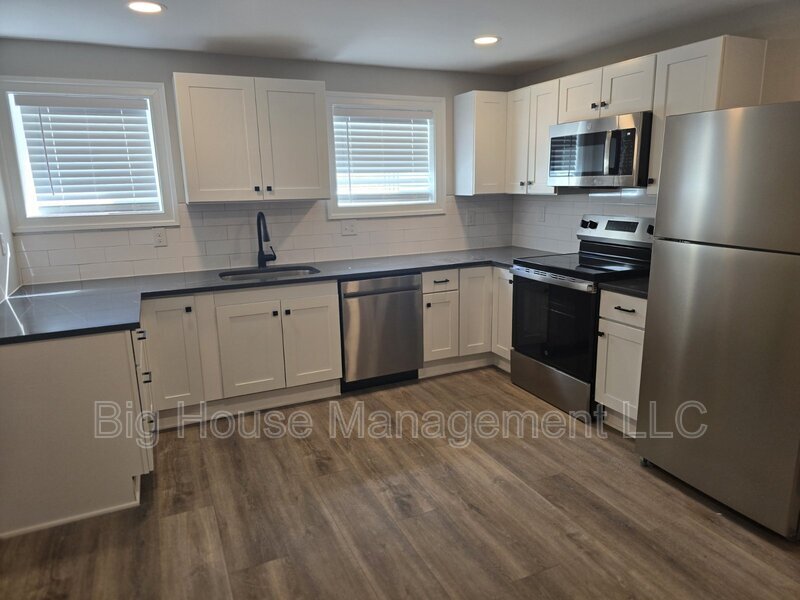 707 Druid Park Lake Dr in Baltimore, MD - Building Photo