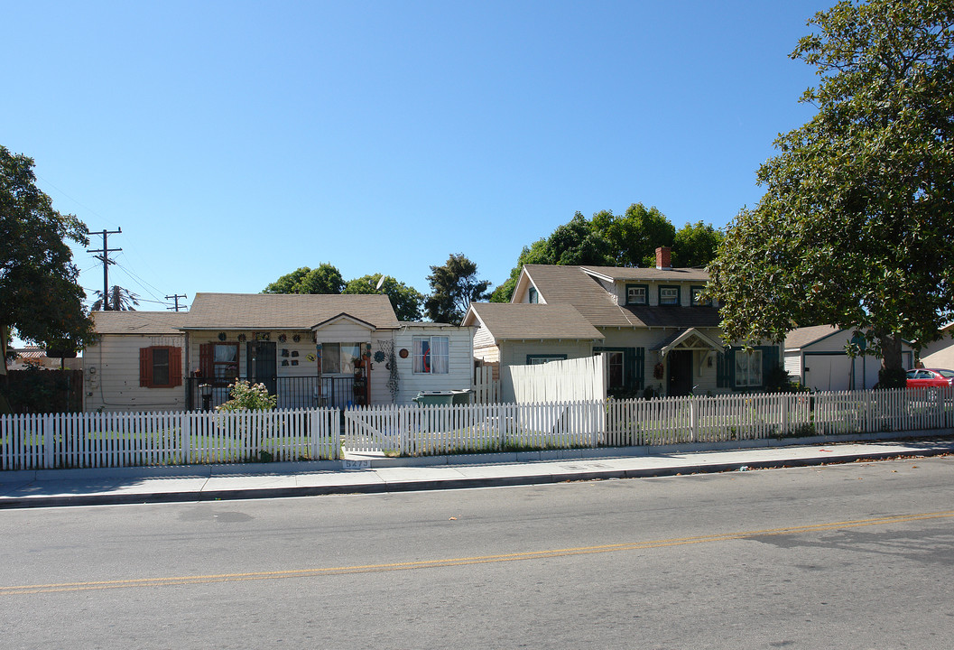 5241-5279 Cypress Rd in Oxnard, CA - Building Photo