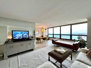 360 E Randolph St in Chicago, IL - Building Photo - Building Photo