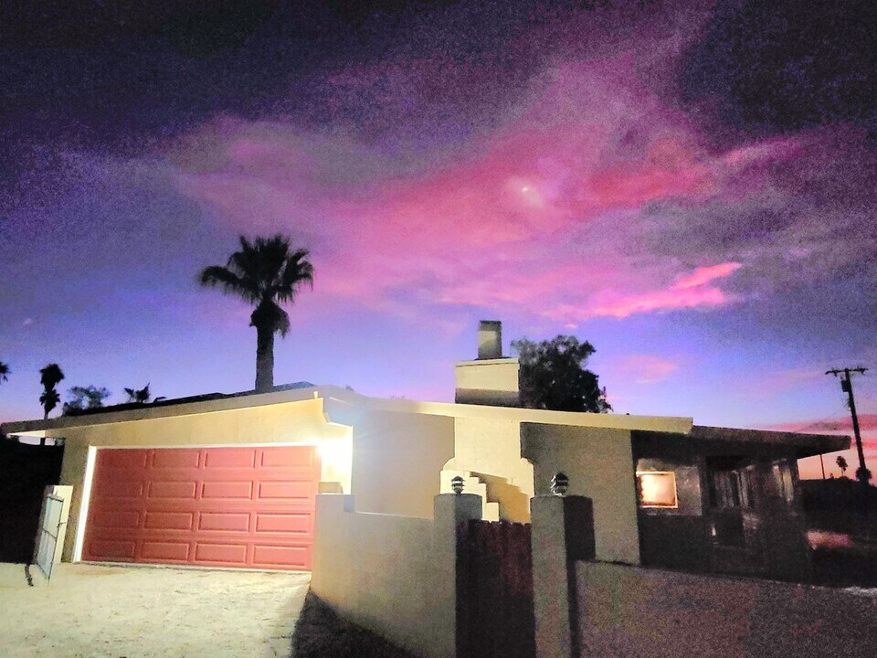 5598 Lazy Joe Ave in Twentynine Palms, CA - Building Photo