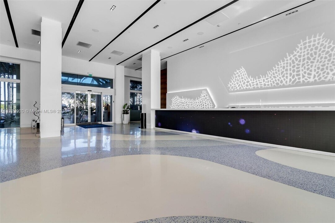 650 West Ave in Miami Beach, FL - Foto de edificio