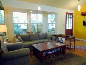 14959 Drake Rd in Guerneville, CA - Building Photo - Building Photo