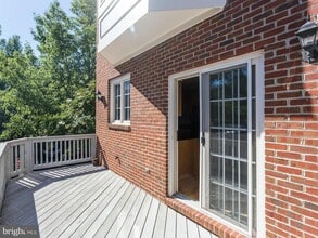 8870 Ashgrove House Ln in Vienna, VA - Building Photo - Building Photo