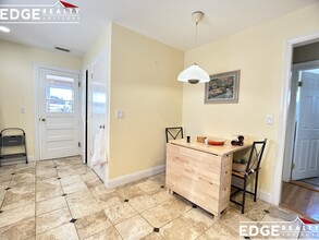 27 Bostonia Ave, Unit 2 in Boston, MA - Building Photo - Building Photo