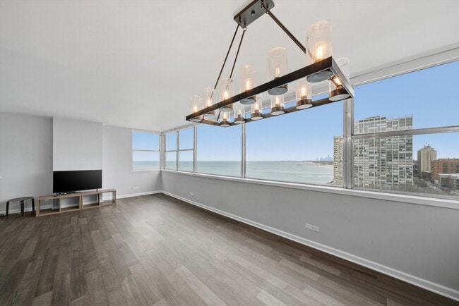 6301 N Sheridan Rd in Chicago, IL - Building Photo - Building Photo