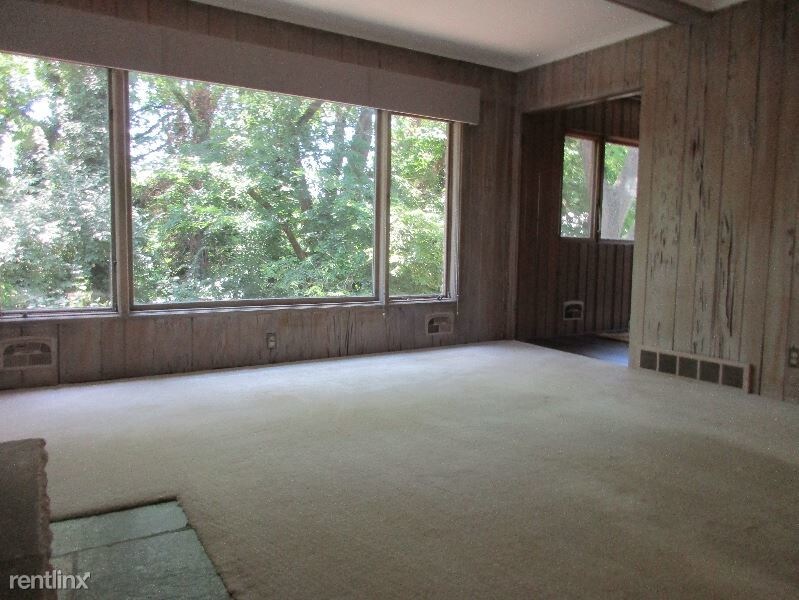 2869 Charing Rd in Columbus, OH - Building Photo