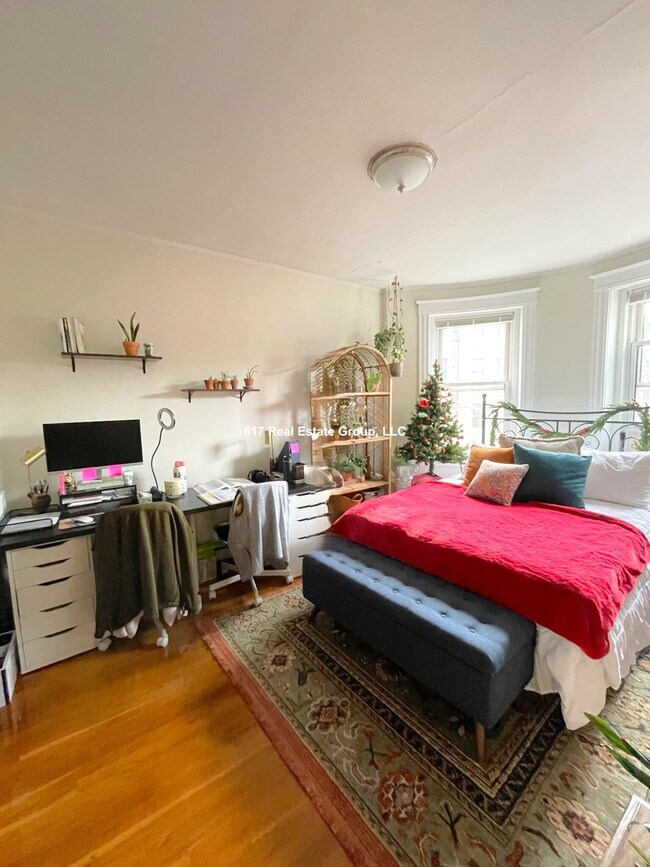 208 Winthrop Rd in Brookline, MA - Foto de edificio - Building Photo