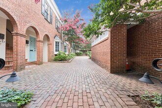 220 N St Asaph St in Alexandria, VA - Building Photo - Building Photo