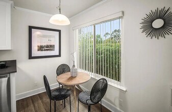 8581 Villa La Jolla Dr in San Diego, CA - Building Photo - Building Photo