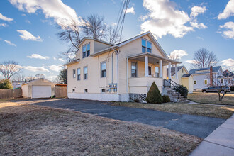 48 Hillside Ave in Plainville, CT - Building Photo - Building Photo