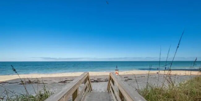 145 E Colonial Ct in Indian Harbour Beach, FL - Building Photo - Building Photo