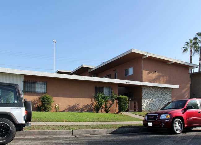 2232 W Via Corona in Montebello, CA - Foto de edificio - Building Photo