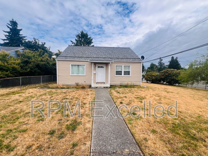 841 S MacArthur St in Tacoma, WA - Building Photo