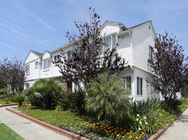 11355 Washington Pl in Los Angeles, CA - Building Photo - Building Photo