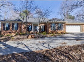 1951 Wellington Ln in Marietta, GA - Building Photo