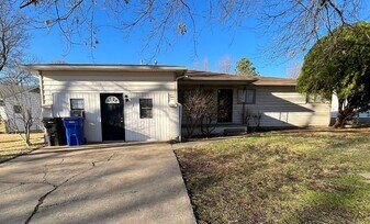 512 W Toledo Pl in Broken Arrow, OK - Building Photo