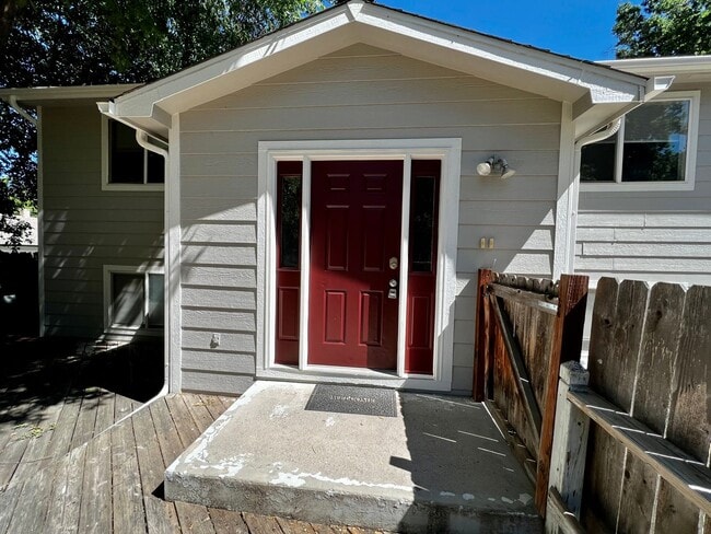 Updated 5 Bed 2 Bath House Near Old Town! in Fort Collins, CO - Building Photo - Building Photo