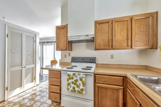 102 Promethean Way in Mountain View, CA - Foto de edificio - Building Photo