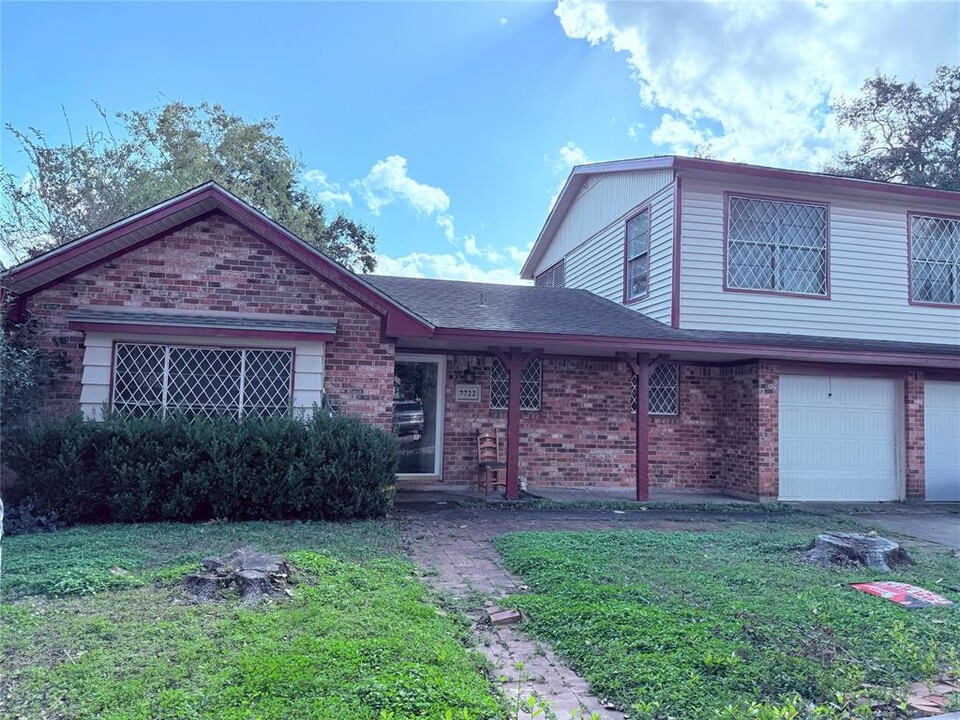 7722 Folkstone Ln in Houston, TX - Building Photo