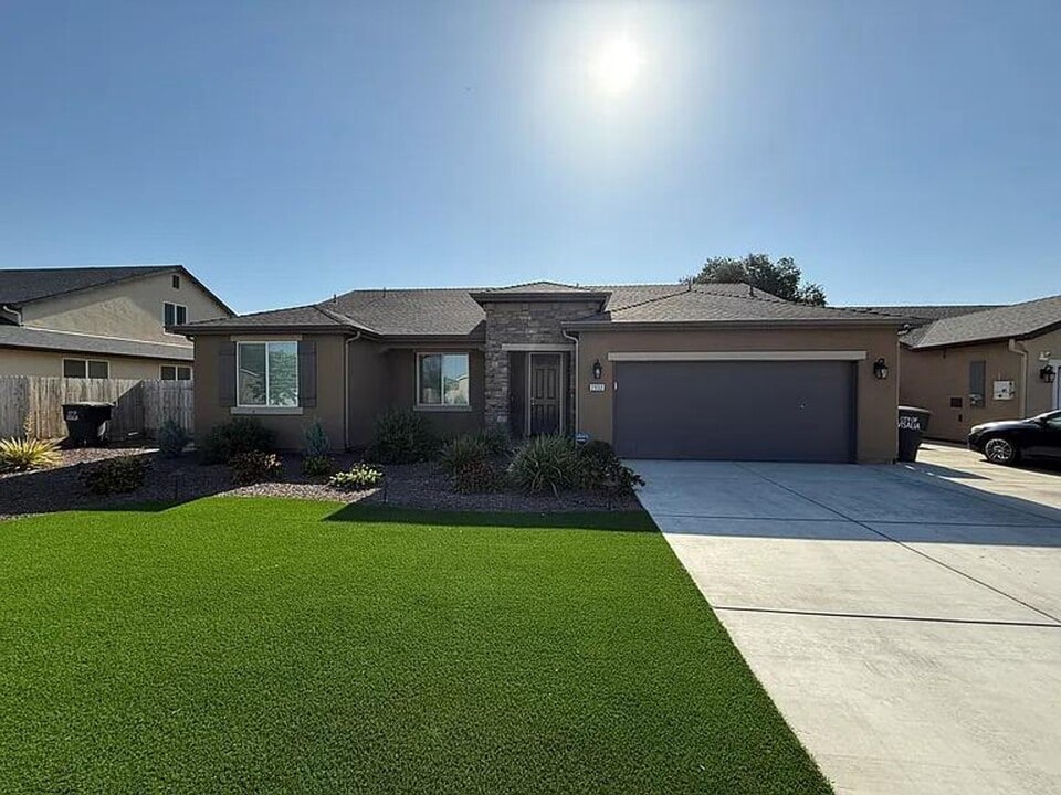 2932 S Virmargo St in Visalia, CA - Building Photo