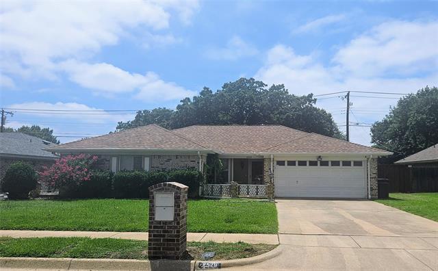 2529 Westpark Way Cir in Euless, TX - Building Photo