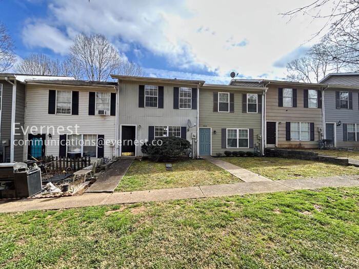 4256 Worth St in Acworth, GA - Foto de edificio