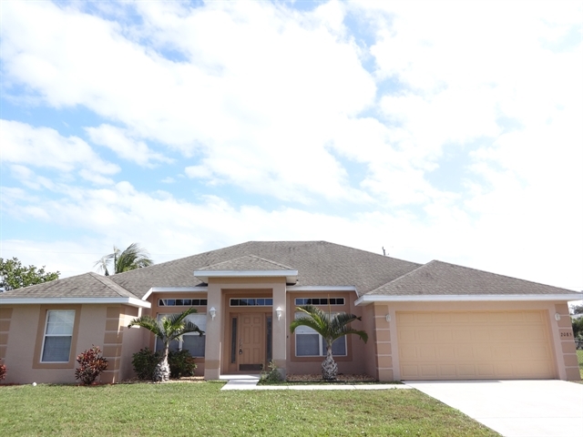 2085 SE North Blackwell Dr in Port St. Lucie, FL - Building Photo