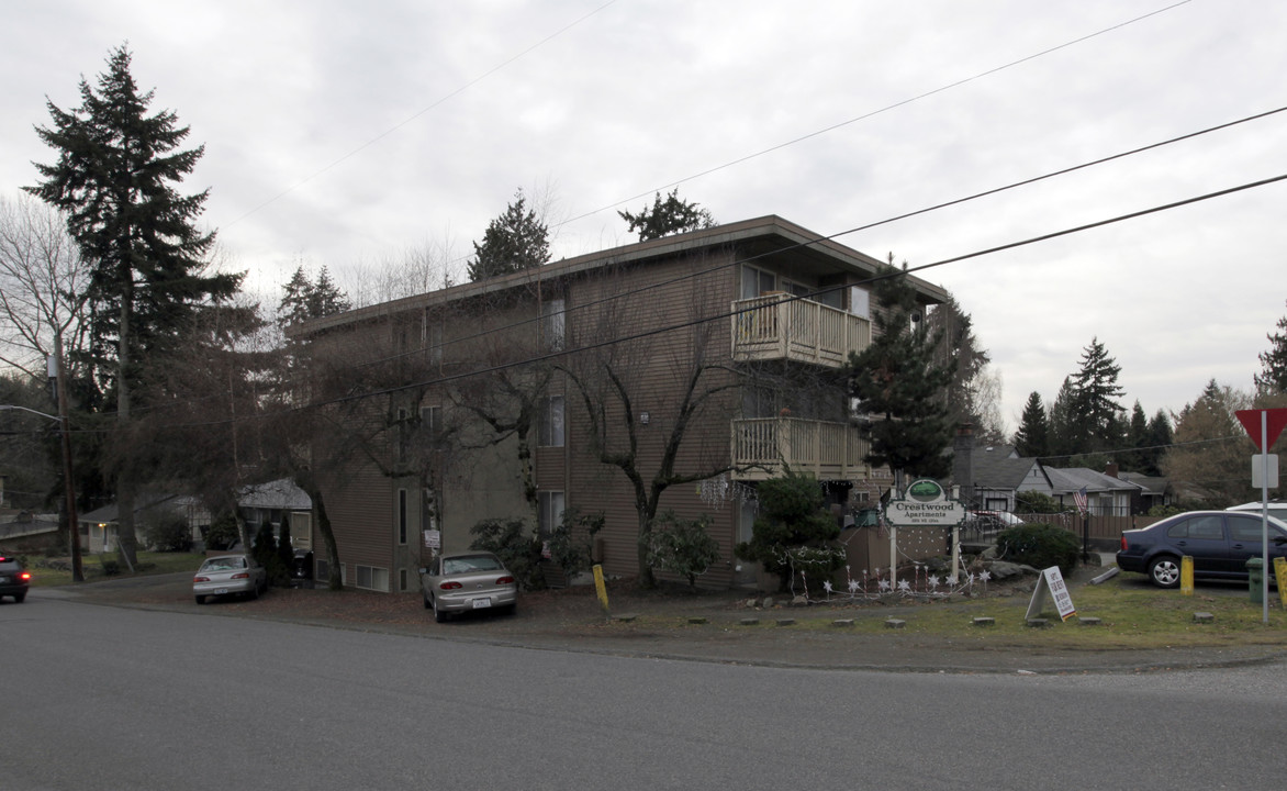 Crestwood Apartments in Seattle, WA - Building Photo