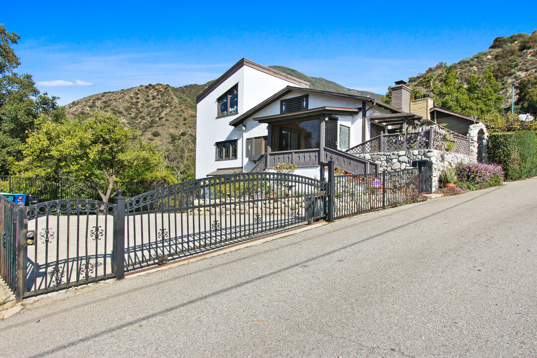 621 Alta Vista Dr in Sierra Madre, CA - Building Photo