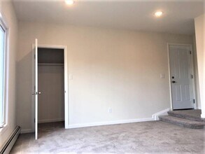 71 W 14th St-Unit -2 in Bayonne, NJ - Foto de edificio - Building Photo
