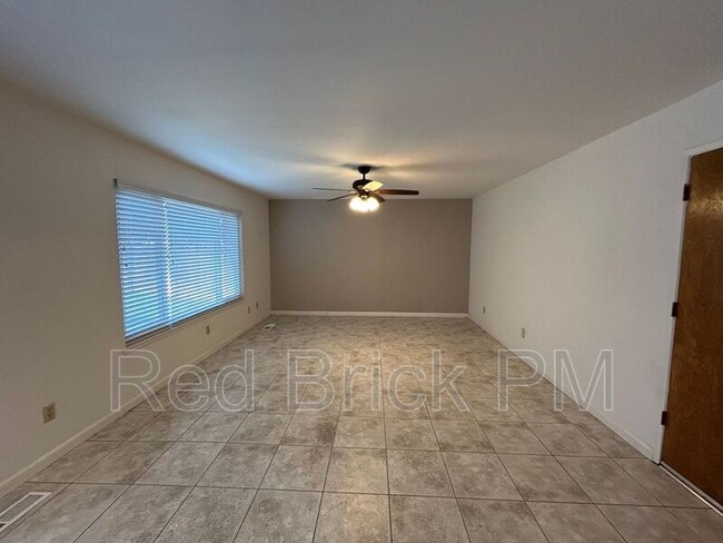 3355 San Fernando Ct in Merced, CA - Building Photo - Building Photo