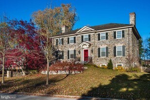 1911 Stone Ridge Ln in Villanova, PA - Building Photo