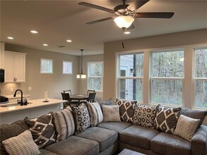 2141 Westside Dr in Austell, GA - Foto de edificio - Building Photo