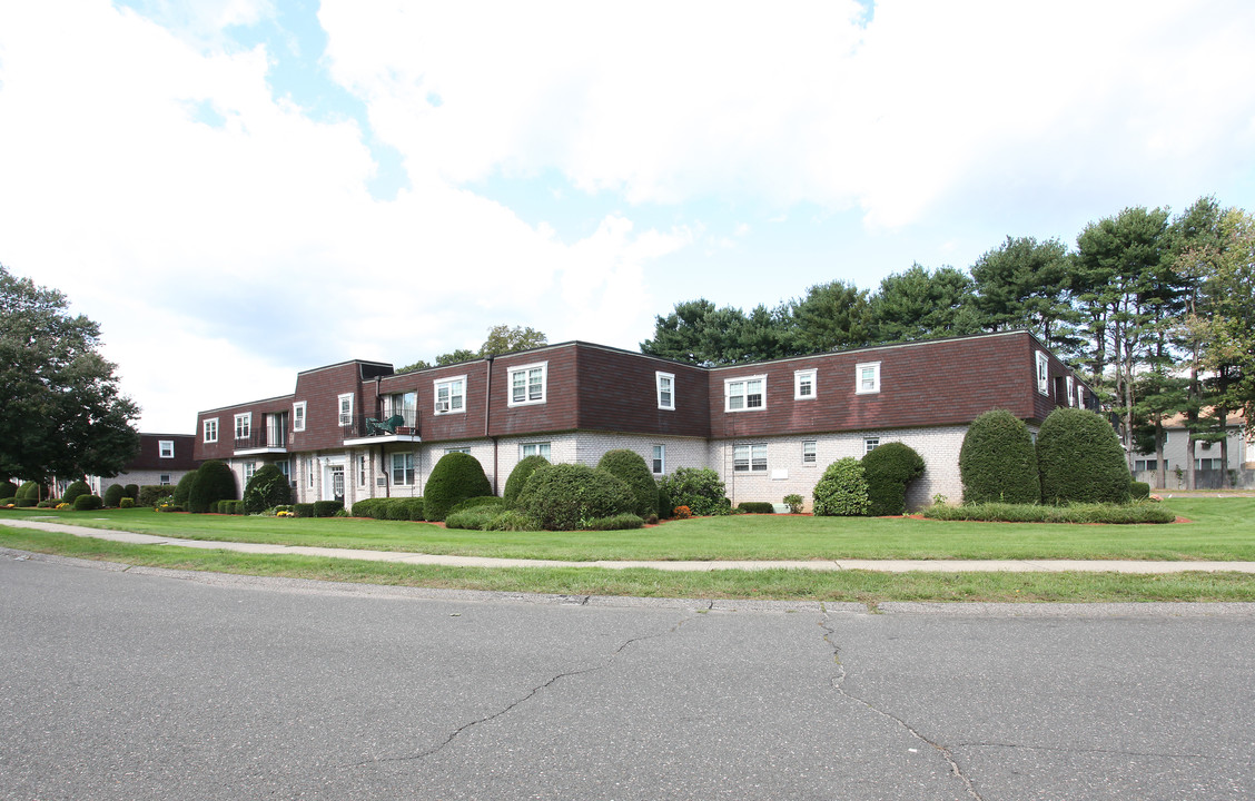 Riviera Apartments in Agawam, MA - Building Photo