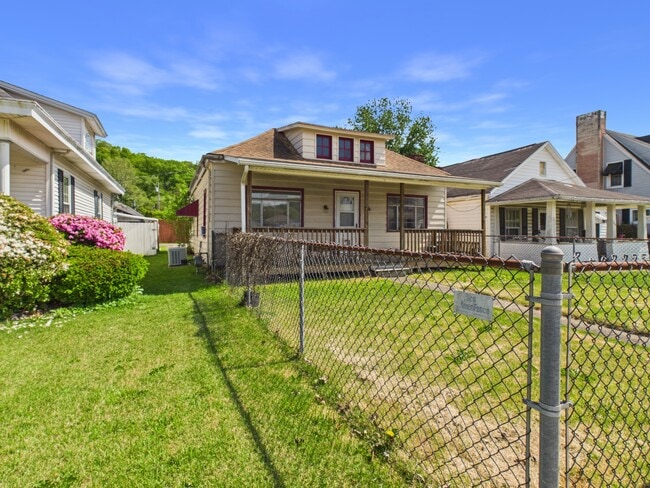 305 Chelsea St in Sistersville, WV - Building Photo - Building Photo