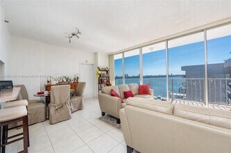 7601 E Treasure Dr, Unit PH224 in North Bay Village, FL - Foto de edificio - Building Photo