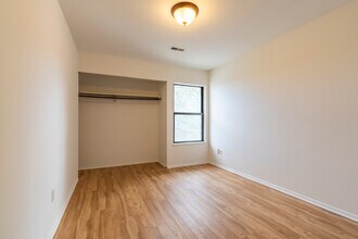 Knob Pines Apartments in Charlotte, MI - Building Photo - Building Photo