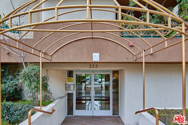 333 Westminster Ave-Unit -303 in Los Angeles, CA - Building Photo - Building Photo