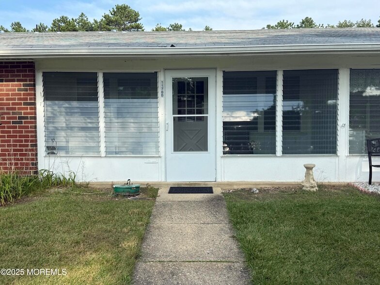 1178B Clydebank Ct in Lakewood, NJ - Building Photo
