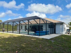 9093 Castle Hill Ave in Englewood, FL - Building Photo - Building Photo