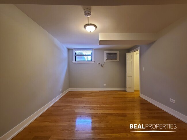 2906 N Mildred Ave in Chicago, IL - Building Photo - Building Photo