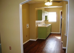 800 S Vandeveer St in Burnet, TX - Building Photo - Building Photo